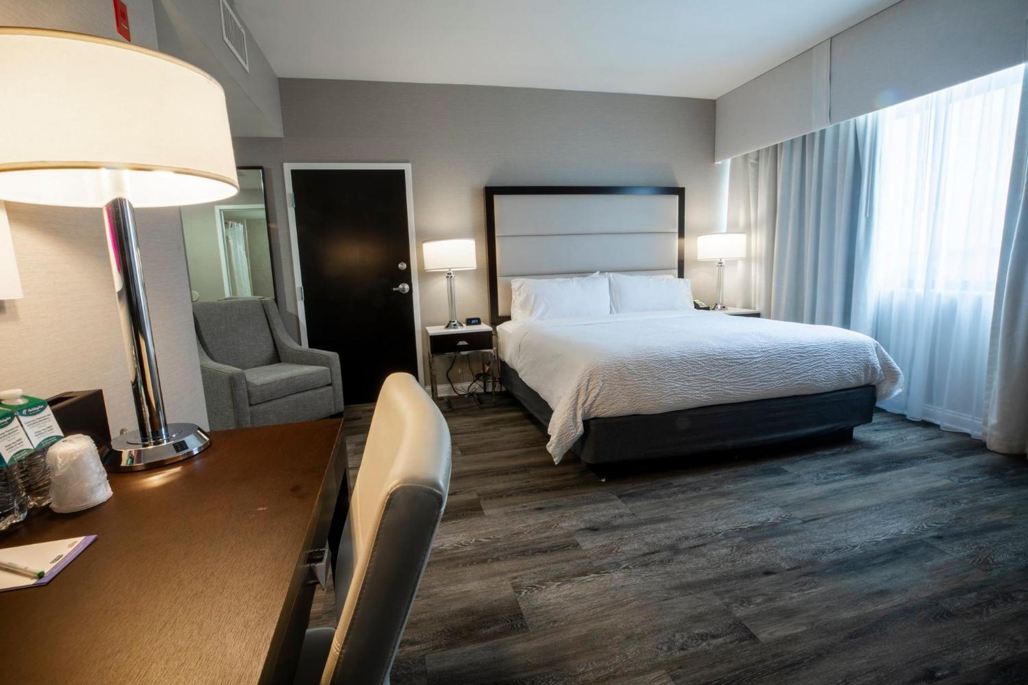 Holiday Inn Wilmington By Ihg Gurneyville Bagian luar foto